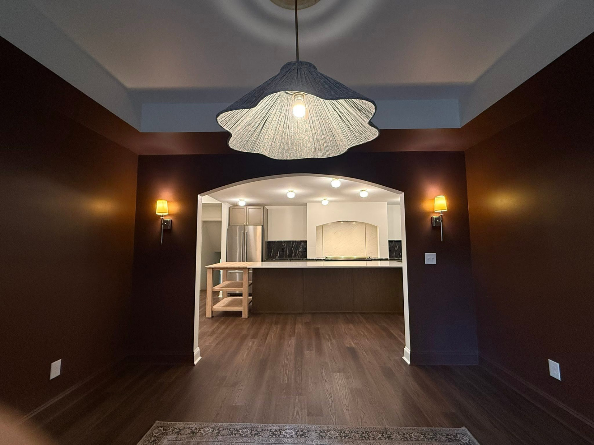 Arched dining opening to kitchen